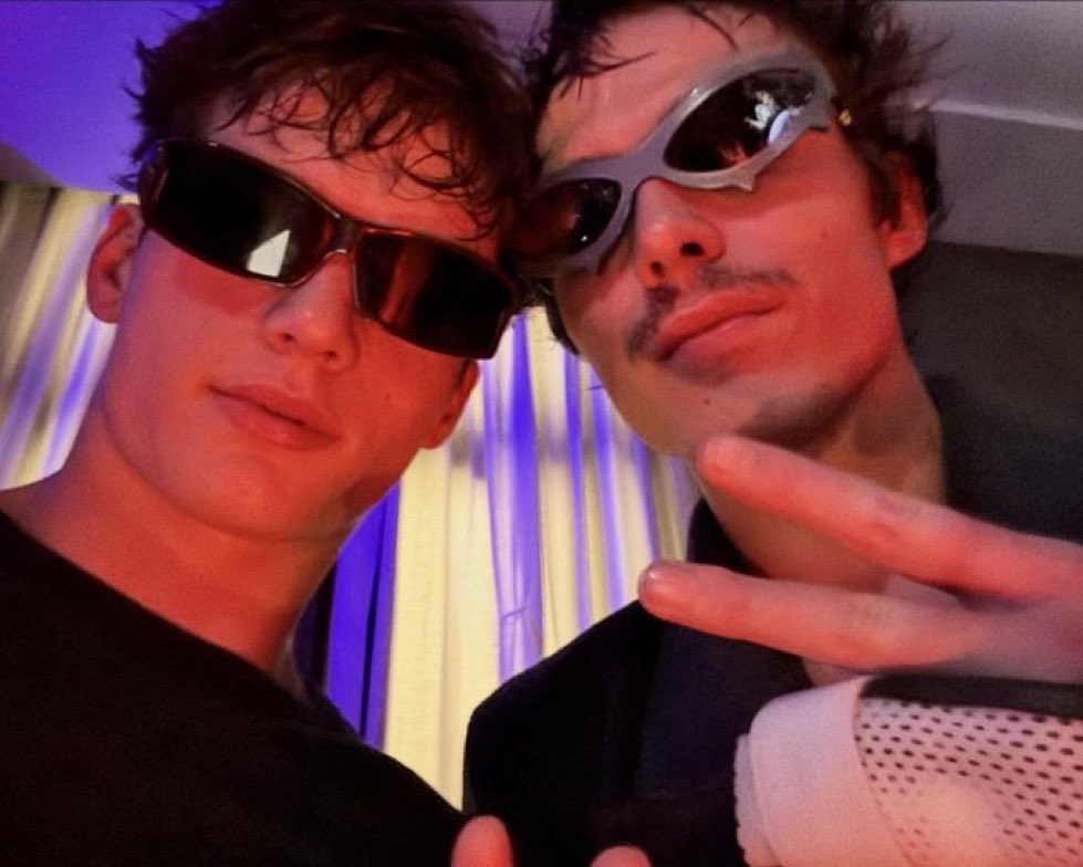 NickChavezBR's tweet image. Nicholas Alexander Chavez e o tiktoker Bach ontem, no restaurante L&apos;Avenue, em Paris. Via @/bachbuquen no Instagram.