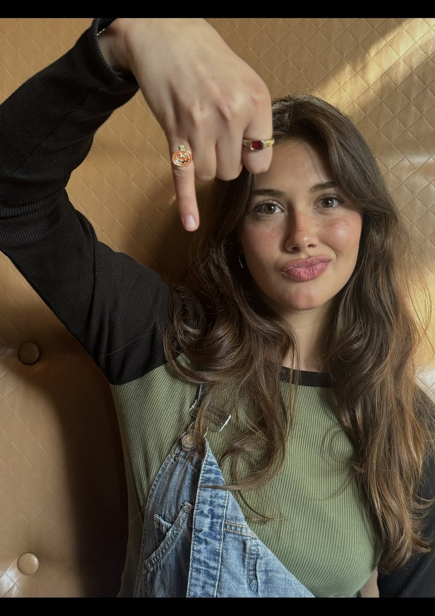 KatePeytavin's tweet image. obsessed with this ring in an unhealthy way