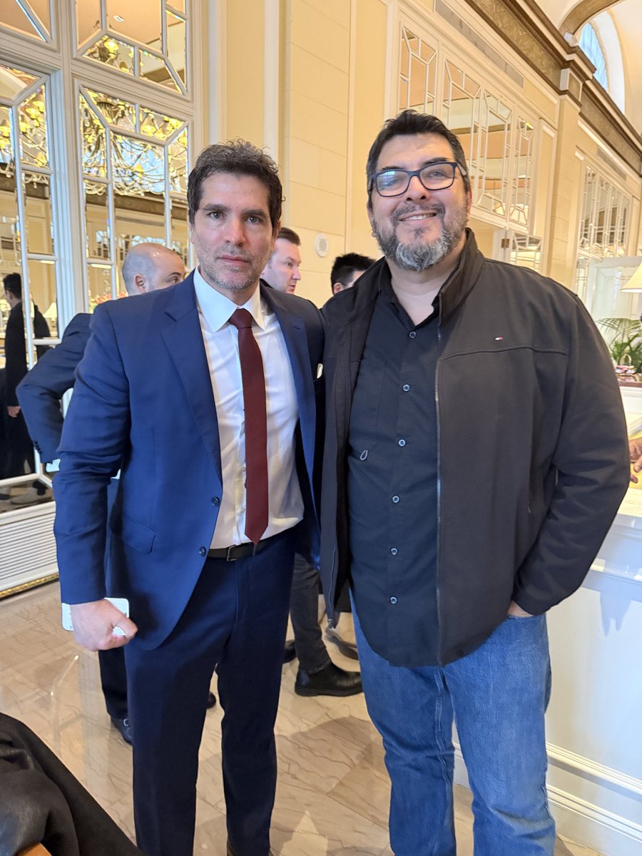 Esperanzado en los eventos de paz venideros me enorgullece haber sido aunque sea una mínima parte de ese enorme engranaje que fue #hispanosporTrump  <a href="/JClimon/">Juan Carlos Limón G.</a> <a href="/EVerastegui/">Eduardo Verástegui</a> <a href="/realDonaldTrump/">Donald J. Trump</a>