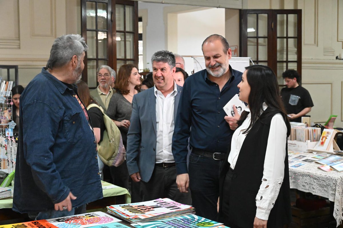 ¡Comenzó la Feria Internacional del Libro de Bahía Blanca!

Desde hoy y hasta el domingo, la Biblioteca Rivadavia abre sus puertas para celebrar el poder de la palabra.

Charlas, talleres, presentaciones y encuentros que reflejan la enorme riqueza cultural de nuestra ciudad.