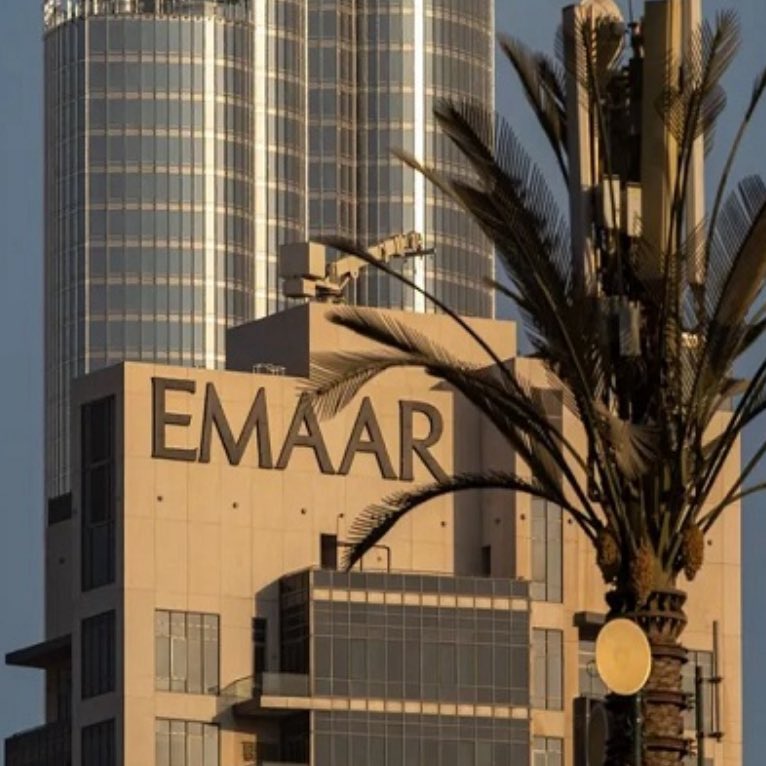 تأسست إعمار العقارية في دبي عام 1997 برؤية لتصبح الرائد الأول في تطوير العقارات بالمنطقة والعالم أنشأت أيقونات معمارية مثل برج خليفة ودبي مول ووسعت حضورها دوليًا في الولايات المتحدة والهند والصين وأوروبا اليوم تُعد من أكبر الشركات العقارية مع مشاريع وشراكات مبتكرة تترك أثر عالمي.