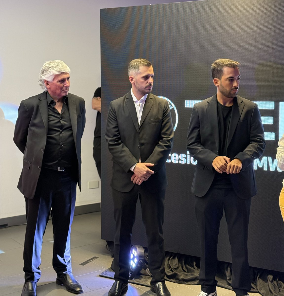 mundosportextra's tweet photo. #TurismoCarretera | Mauricio Tucci: “Representar a BMW en la categoría de autos con techo más importante del mundo es un sueño”

👉 El titular del Fispa Corse comentó detalles sobre la conformación del equipo BMW para 2026 y lo qué significa este nuevo desafío.

🏁 Tucci contó como se dieron las negociaciones para el ingreso de la marca y adelantó que la semana que viene recibirá las pieles de los nuevos vehículos.

🎧 La nota completa: https://t.co/daQeysD0G1
