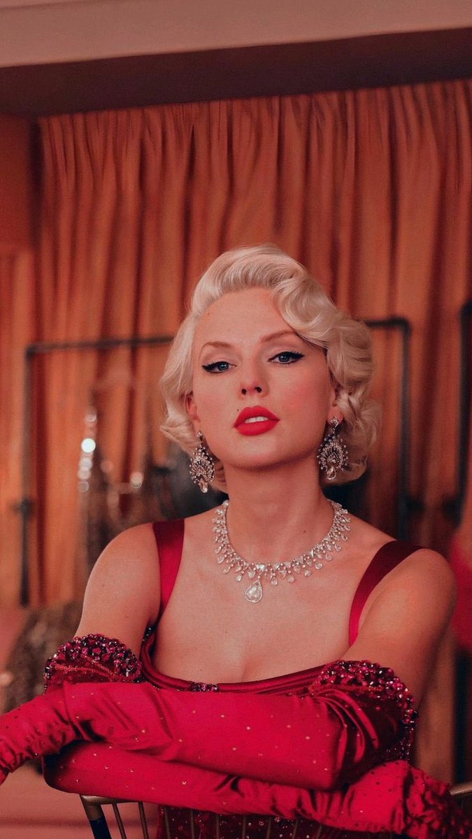 this look is not being talked about enough