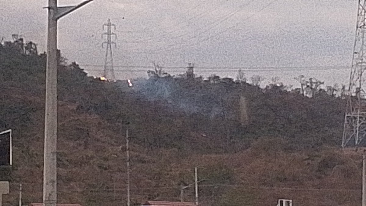 gustxx's tweet photo. @Cupsfire_gye Incendio forestal cerro frente a Bonavila via a villa bonita https://t.co/k98Z2fL4Zb