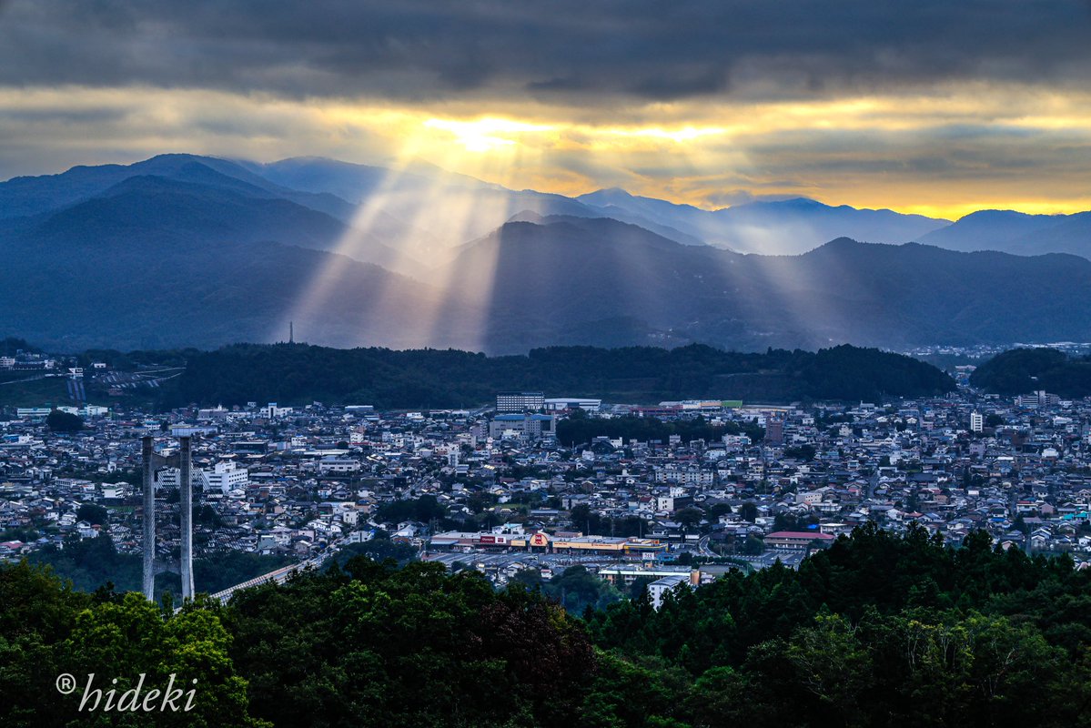 HideKi90kim's tweet image. 撮影日時2025年10月8日AM6:34
秩父ミューズパーク旅立ちの丘から
天使の梯子
canonEOSR5MarkII RF24-105mmf4L IS USM
f10  1/100  72mm  ISO200
#天使の梯子
#秩父ミューズパーク旅立ちの丘
#秩父公園橋
#秩父観光協会
