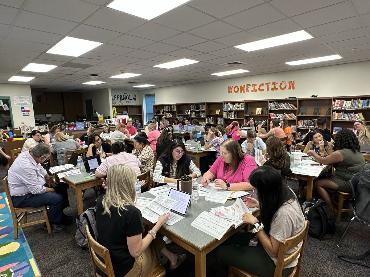 Alaina_Boaz's tweet image. K–2 math minds in action! 🙌 Today’s After the Bell = teachers internalizing an upcoming @STEMscopes lesson through concrete models, explicit instruction, and rich math talk — all to deepen conceptual understanding for our youngest mathematicians. 🧮✨ #MidlandISDMath