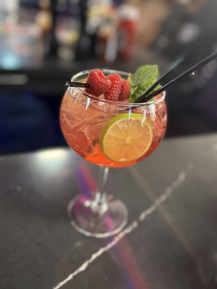 When your drink is this good-looking, it deserves a photoshoot. 📸🍹
.
.
.
📸: Skyy S.