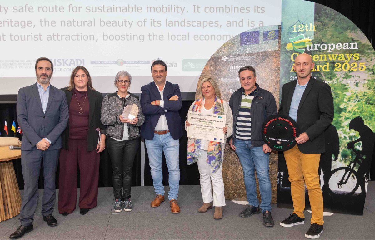 Vías Verdes (@viasverdes_ffe) on Twitter photo 🏅Muchos reconocimientos, el + especial para la vizcaína Vía Verde Montes de Hierro. Zorionak! Congratulations! 🎉
Gracias <a href="/Basquetour_eus/">Basquetour</a> <a href="/DptoTurComCon/">Departamento de Turismo, Comercio y Consumo</a> <a href="/enkarterrialde/">Enkarterrialde</a> <a href="/visitenkarterri/">#VisitEnkarterri</a> <a href="/Bizkaia/">Bizkaiko Foru Aldundia/Diputación Foral de Bizkaia</a> <a href="/ffe_es/">Fundación de los Ferrocarriles Españoles</a> por esta celebración de la familia de las <a href="/GreenwaysEurope/">European Greenways</a> 🏅Muchos reconocimientos, el + especial para la vizcaína Vía Verde Montes de Hierro. Zorionak! Congratulations! 🎉
Gracias <a href="/Basquetour_eus/">Basquetour</a> <a href="/DptoTurComCon/">Departamento de Turismo, Comercio y Consumo</a> <a href="/enkarterrialde/">Enkarterrialde</a> <a href="/visitenkarterri/">#VisitEnkarterri</a> <a href="/Bizkaia/">Bizkaiko Foru Aldundia/Diputación Foral de Bizkaia</a> <a href="/ffe_es/">Fundación de los Ferrocarriles Españoles</a> por esta celebración de la familia de las <a href="/GreenwaysEurope/">European Greenways</a>