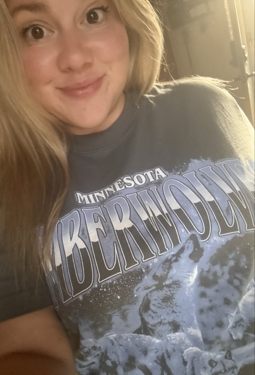 ashhhk25's tweet image. Let’s go Wolves! #WolvesBack