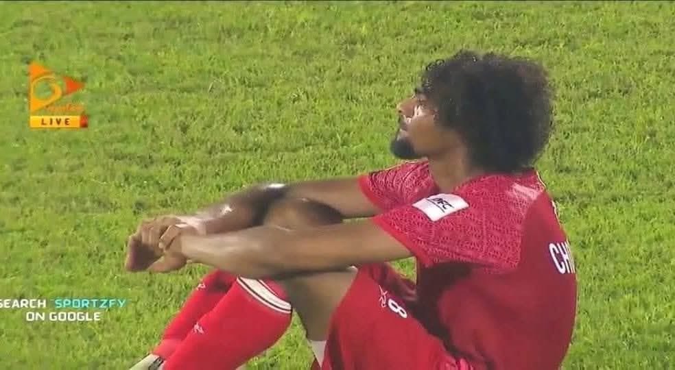 তীরে এসে ডুবলো তরি ডুবল। হামজা চৌধুরীর চোখে মুখে তাই  রাজ্যের বিষন্নতা বাংলাদেশ ৩-৪ হংকং!
