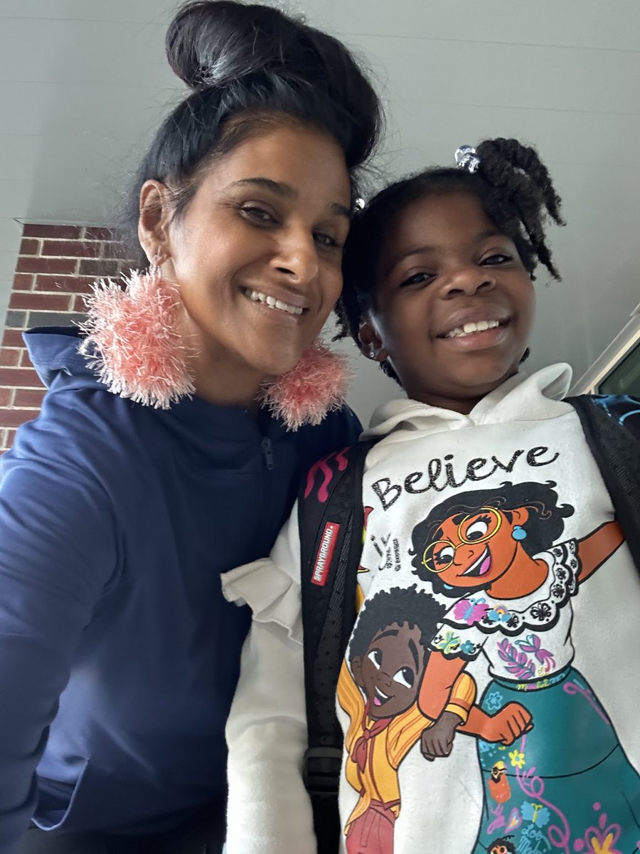 SoniaMatthew2's tweet image. Happy Thursday! Let’s finish the week strong and believe that all things are possible! #ProudAssistantPrincipal 💛