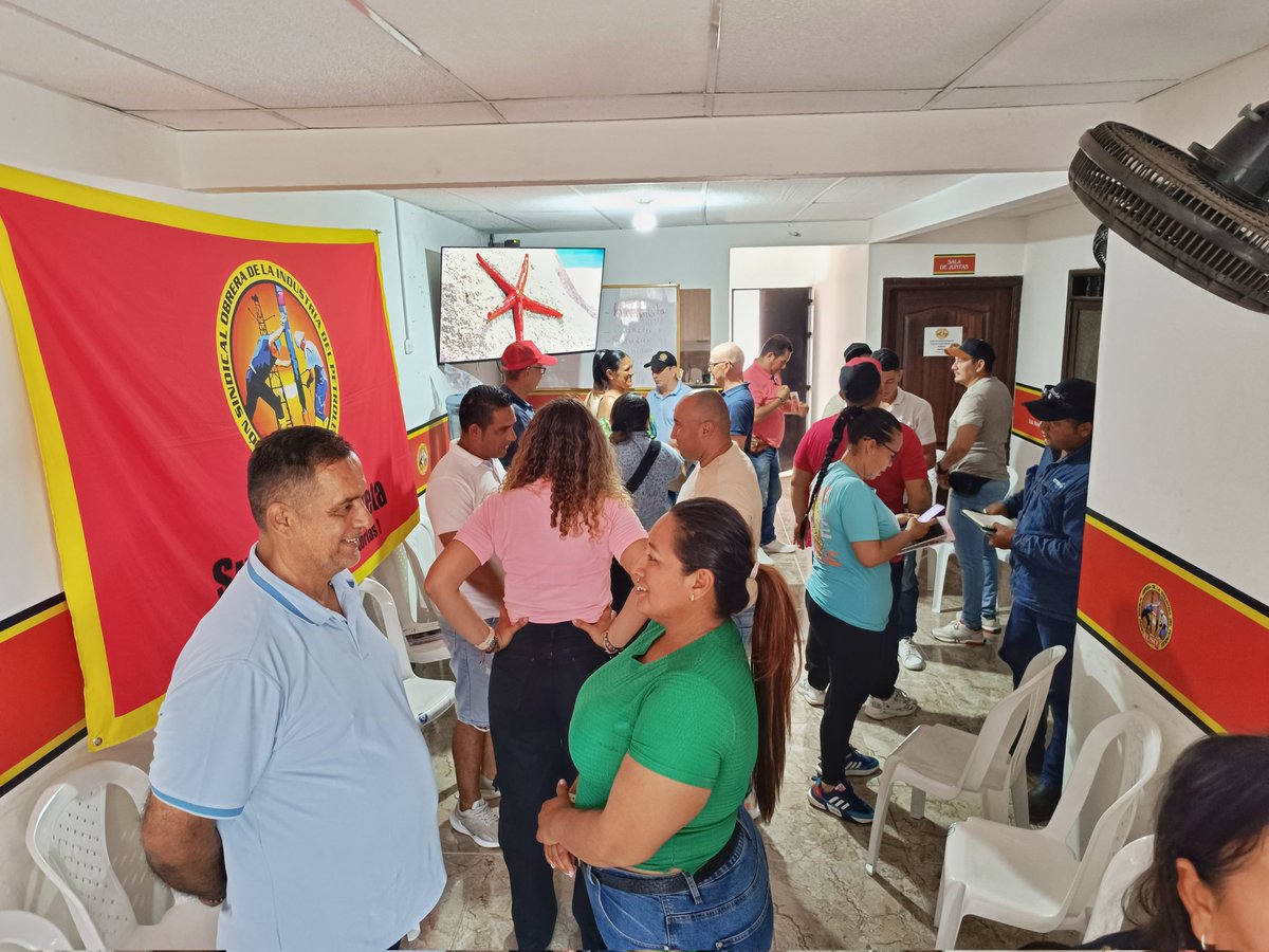 🗣️ Nos acompañó José Gabriel Cruz en el Seminario de Comunicaciones Nivel I, donde dialogamos sobre comunicación, poder y lectura crítica.
Porque comunicar también es organizar y transformar. ✊