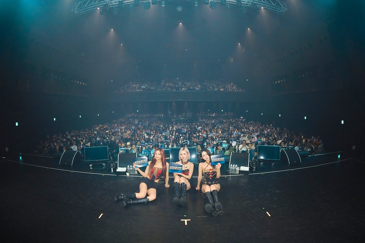 k___ssr's tweet photo. 2025 VIVIZ WORLD TOUR [NEW LEGACY] in TOKYO

〝貴方は私にとっての世界そのもの〟 https://t.co/aqhQRlpruE