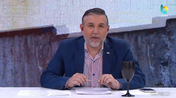 ✊ ¡Ya arrancó Comunistas! <a href="/SantiagoLlull/">El lobo bueno de la city</a> te acompaña con nuestro comité especial de camaradas hasta las 22 horas en vivo

➡️youtube.com/live/hWfcE3xN-…