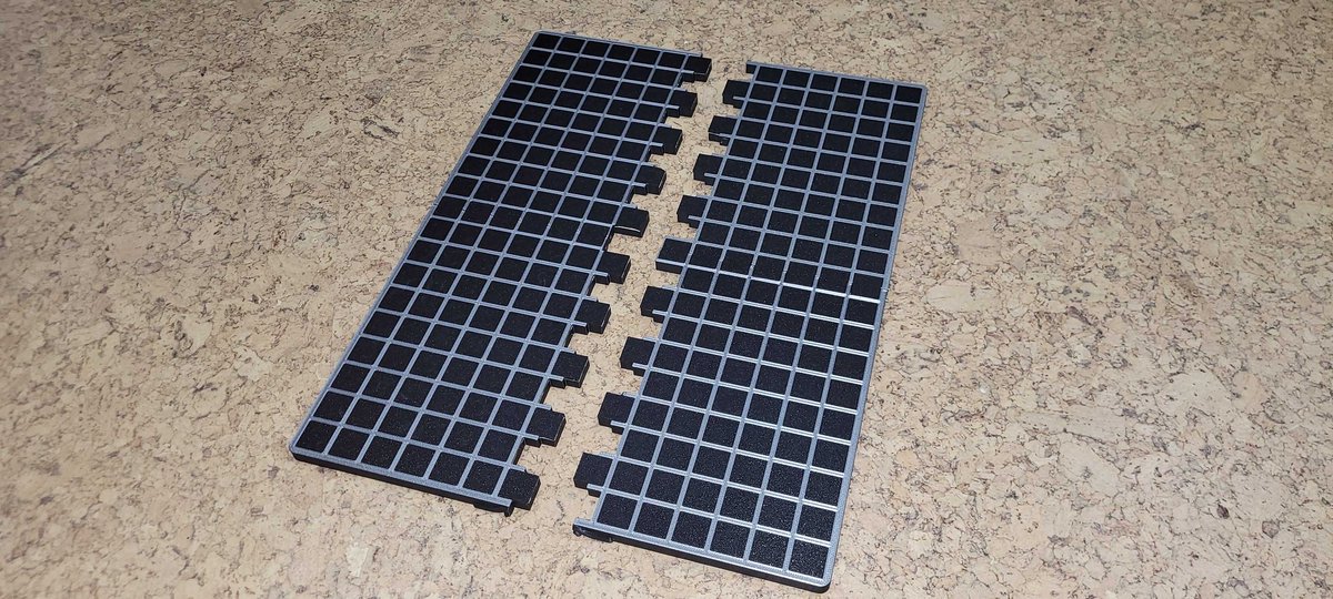 itsyaboi_Rice's tweet photo. Had to post this. A creator in the public DDM discord made this custom game board that can be extended for 4 players. The spaces have magnets in them for thier custom dice, which can fold out into the dungeon path, they also have magnets too
#yugioh #DDM #DungeonDiceMonsters https://t.co/lqwadWWVfs