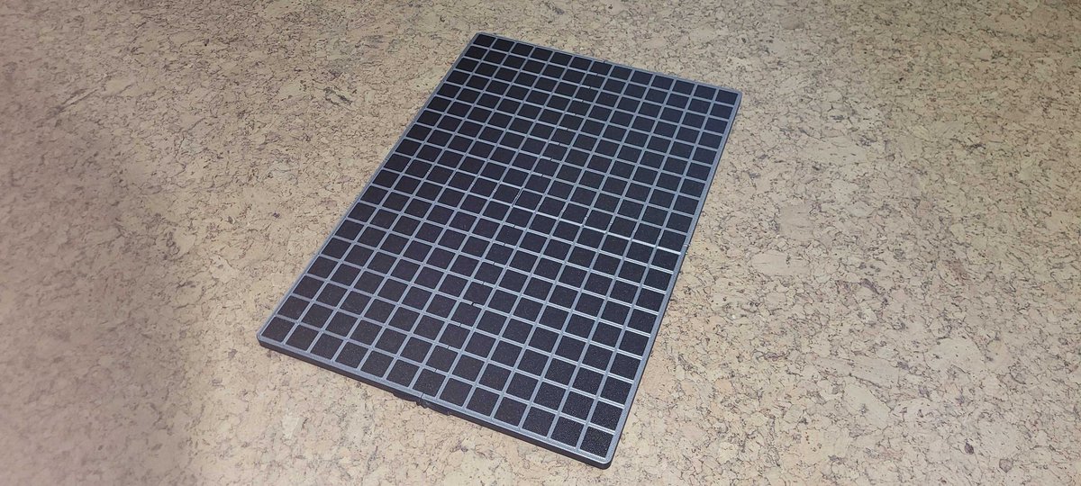 itsyaboi_Rice's tweet photo. Had to post this. A creator in the public DDM discord made this custom game board that can be extended for 4 players. The spaces have magnets in them for thier custom dice, which can fold out into the dungeon path, they also have magnets too
#yugioh #DDM #DungeonDiceMonsters https://t.co/lqwadWWVfs