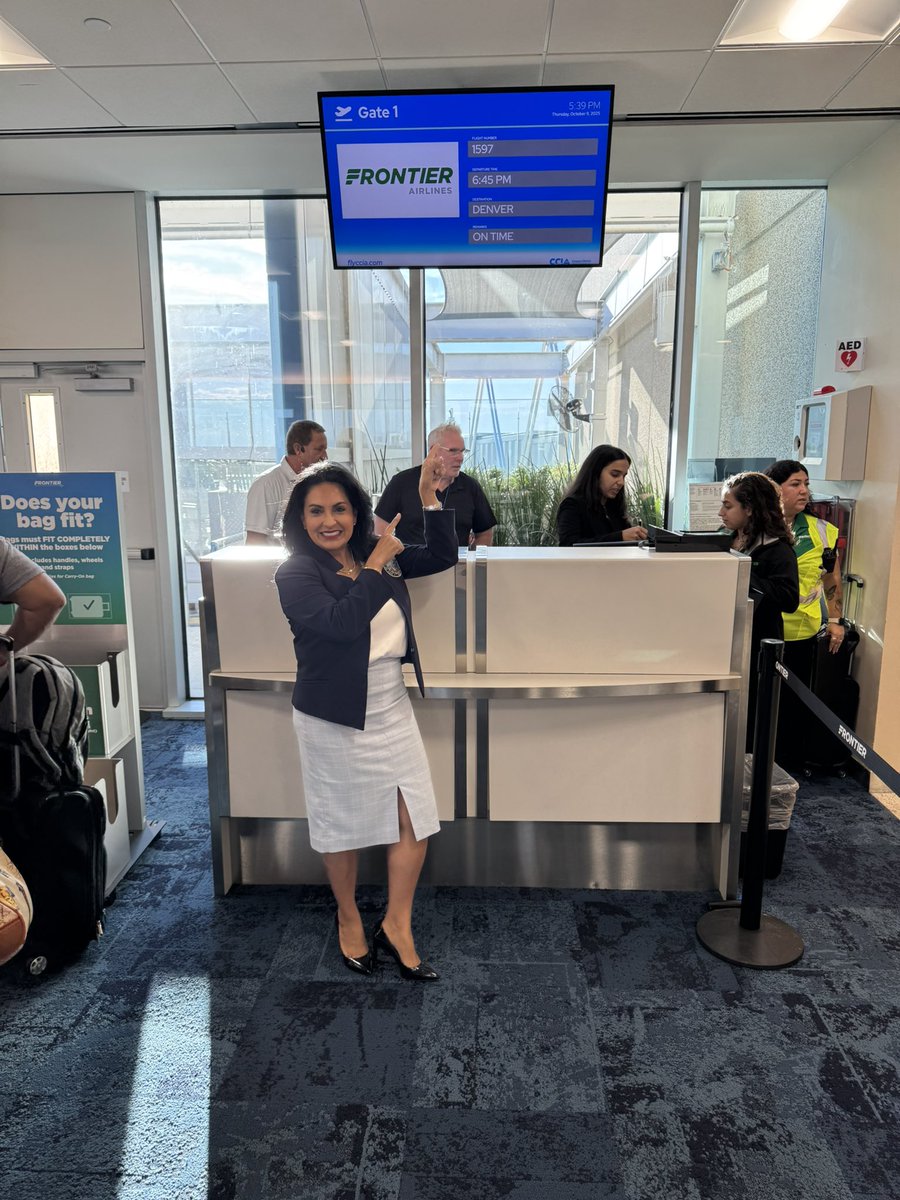 MayorGuajardo's tweet photo. Big news for Corpus Christi! Tonight, we celebrated Frontier Airlinesβ inaugural flight from Corpus Christi to Denver! π
This new nonstop route opens up endless opportunities!
#FrontierAirlines #FlyCCIA #EconomicGrowth #NonstopToDenver #ConnectingCommunities https://t.co/RgsAvvMJWh