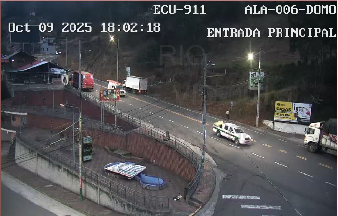 #Actualidad / La vía que conecta #Riobamba con #Alausí y #Cuenca se mantiene #habilitada, según el monitoreo del ECU 911 a través de su sistema de videovigilancia.