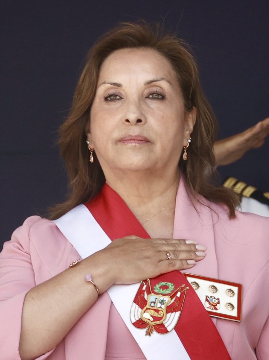 🚨| URGENTE: Con 121 votos el Congreso de Perú acaba de REMOVER DEL PODER a la socialista Dina Boluarte quien es DESTITUIDA OFICIALMENTE de la presidencia de Perú. 🇵🇪