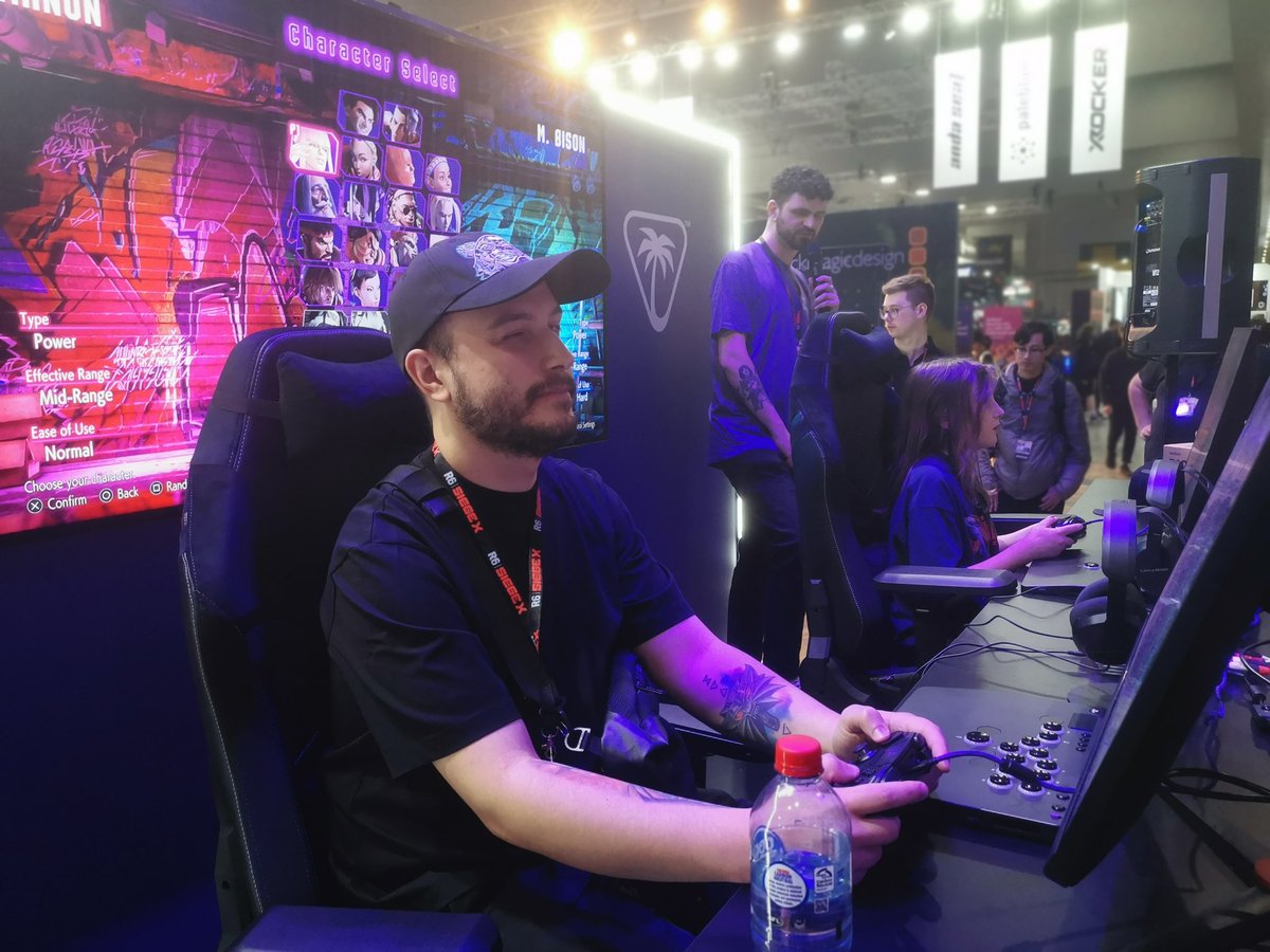 Can 2 time BAM champion <a href="/RoF_uu/">RoF</a> overcome the power of #paxaus smallest Chun Li?
Play the pro underway with <a href="/TurtleBeach/">Turtle Beach</a>