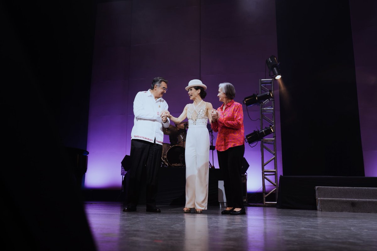 Dr_AVillarreal's tweet photo. Esta tarde, junto a María, disfruté de la obra “Broadway Baby” con la talentosa matamorense Bianca Marroquín, dentro del Festival Internacional en la Costa del Seno Mexicano. 

Los invito a asistir a las funciones y presentaciones, para celebrar el arte y la cultura que nos unen. https://t.co/95vej9Deqo