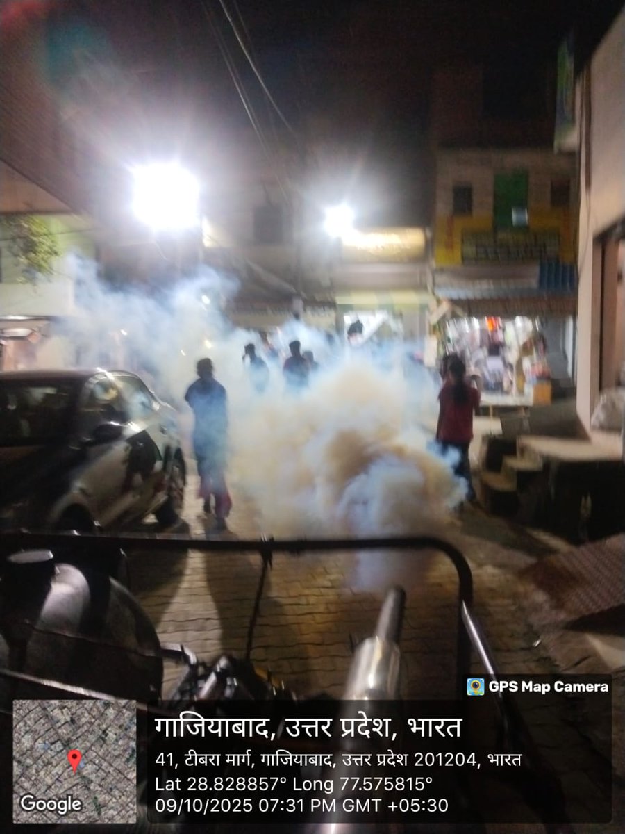 ModinagarNagar's tweet image. &quot;मोदीनगर नगर पालिका के कर्मचारियों द्वारा कल रात वार्ड संख्या 5, सभासद श्री आलोक भारती जी के वार्ड में फॉगिंग की गई, जिससे मच्छरों एवं कीड़े-मकौड़ों से बचाव हो सके और बीमारियों के प्रसार को रोका जा सके।&quot; 🦟🚫✨

#BHI #SwachhBharat #CleanModinagar #NagarPalikaModinagar #Fogging