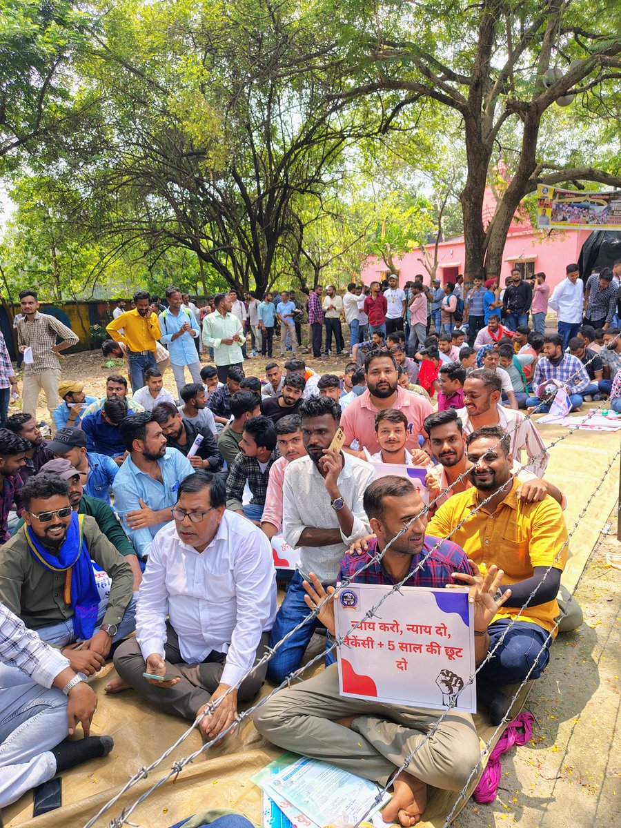 SARFARAJALAM100's tweet photo. #hungerstrike
#MiningJobs4Freshers
#OvermanSirdarVacancy
hunger strike at 14 October Rajarhat,Kolkata demanding rights for Coal India Limited Mining Sirdar &amp; Overman. @CoalIndiaHQ @PMOIndia @DGMS1902 @LabourMinistry @kishanreddybjp @RealPMPrasad1  #CoalIndia #SirdarOvermanRights https://t.co/jbdRHmj7cp