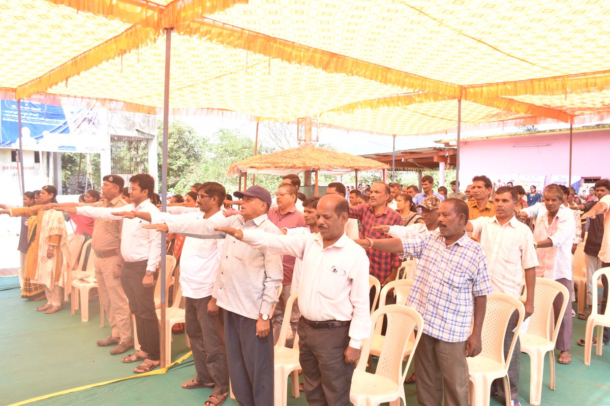 આજરોજ ગુજરાત વિધાનસભાના માન.નાયબ મુખ્ય દંડકશ્રીની ઉપસ્થિતિમાં સાકરપાતળ તા.વઘઇ ખાતે #VikasSaptah2025 નો કાર્યક્રમ યોજાયો.જેમાં'ભારત વિકાસ પ્રતિજ્ઞા'લેવામાં આવી અને વિકાસ કાર્યોના ખાતમુહૂર્ત અને લોકાર્પણ કરવામાં આવ્યા.
<a href="/CMOGuj/">CMO Gujarat</a> 
<a href="/GujPRHDept/">Panchayat, Rural Housing & Rural Dev. Department</a> 
<a href="/GujDCoffice/">Guj DCoffice</a> 
<a href="/CollectorDan/">Collector & DM Dang</a>