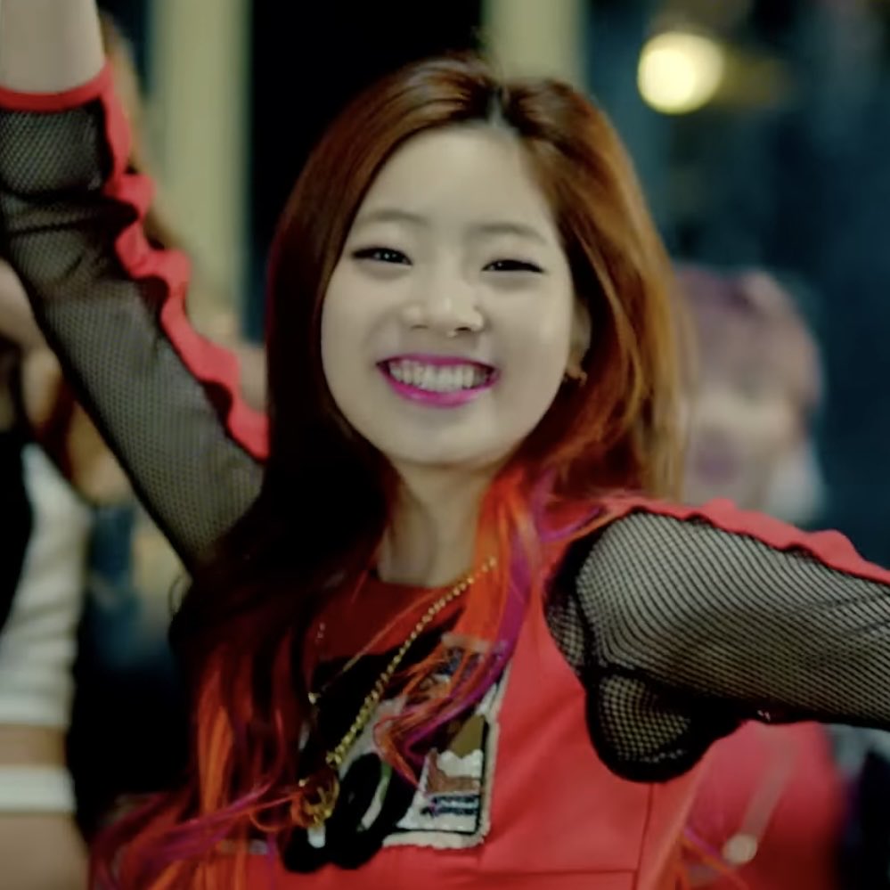 twicethedubu's tweet image. CRYING BAWLING THAT’S MY DAHYUNIE