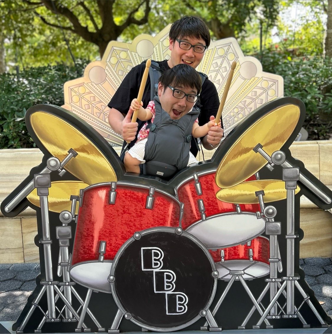 pikumin1012's tweet photo. 今日はドラムの日！
ということで、久々な曲を叩いてみました！
GRAND FAMILY ORCHESTRA
「オー晴レルヤ!!」
フルはこちら↓
https://t.co/J174MZTdyk

これからもガンガンドラムぶちかましていくんでよろしくな！！！！

主催イベント↓
11/1 西永福JAMぴくざんまい
11/30 堺FANDANGO ニゲローズ企画 https://t.co/MSgsUYs1QE