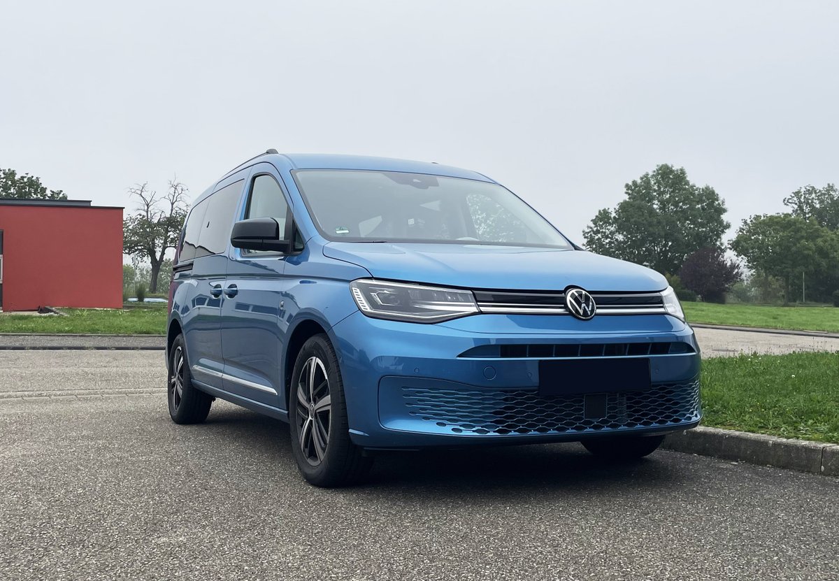 Dieser neue Volkswagen Caddyn wurde für eine Fahrer, der seine Beine nicht mehr benutzen kann, mit einem digitalen Darios-Gasring und einer Handbetriebsbremse rechts ausgestattet –. Ere freut sich, mit beiden Händen am Lenkrad wieder fahren zu können.
 Für weitere Informationen: