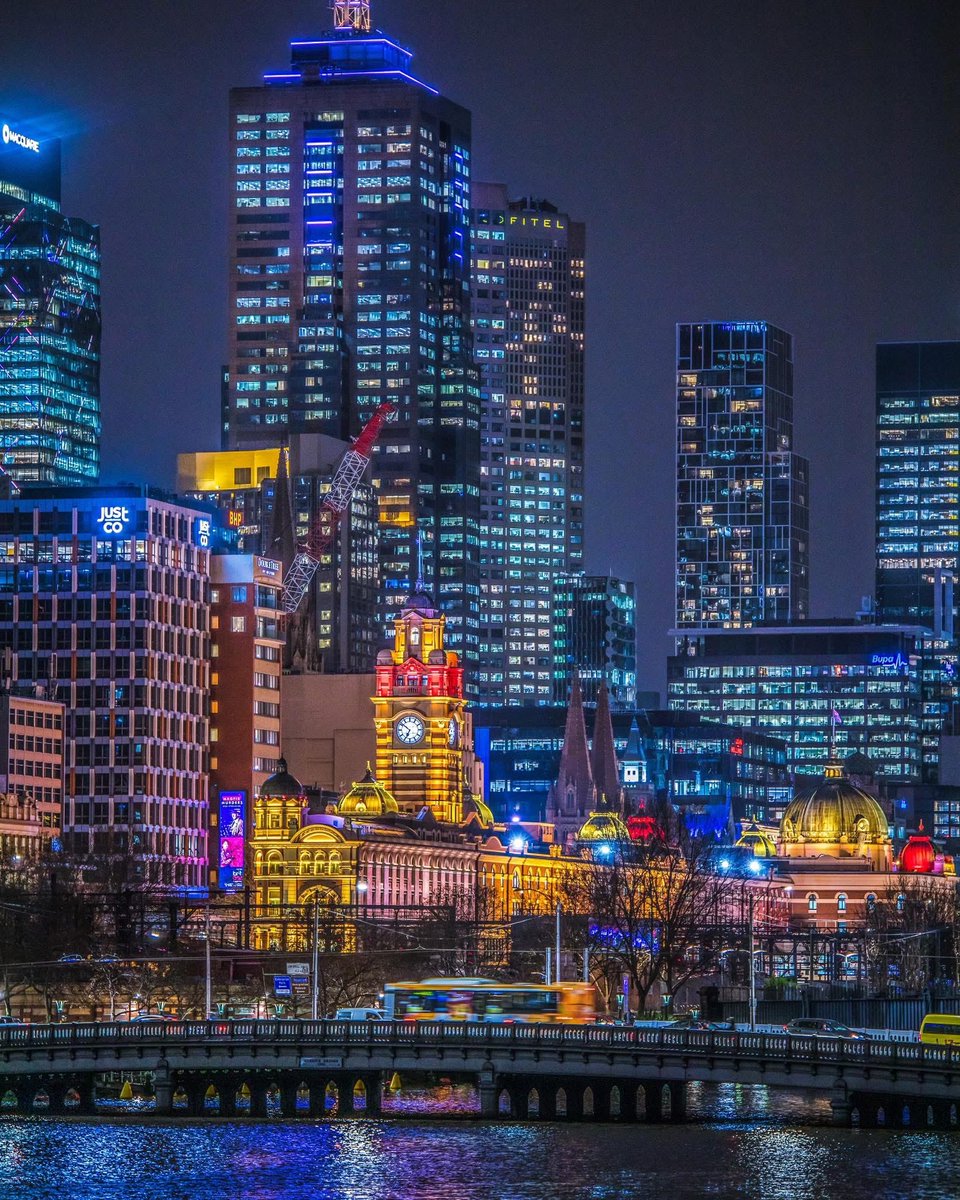 Melbourne_vic1's tweet image. #Melbourne at Night 💙