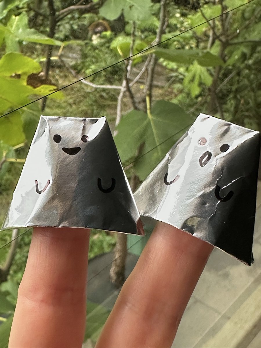 wafflapple's tweet image. 私のくじはオバケ形👻
くじ自体指人形にもなるね
下から覗くと番号と何が当たったかわかります✨
#ニヒル牛　#くじ展　2025.10/11〜31
#オバケ