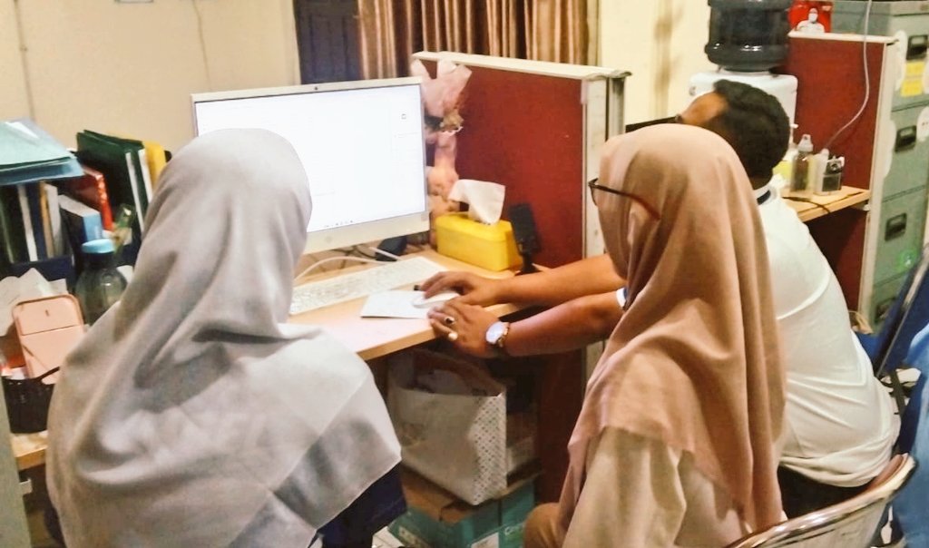 Di balik layar Cabor Renang PORNAS KORPRI Sumsel, ada tim hebat ini! 📸💻 Kenalan dengan Tim Publikasi dan Dokumentasi Bidang Kesehatan PORNAS KORPRI XIII 2025. terkait kesiapan medis, tersampaikan ke publik. Kerja nyata!💪 #PORNASKORPRI2025 #TimPublikasi #KesehatanKORPRI #Sumsel