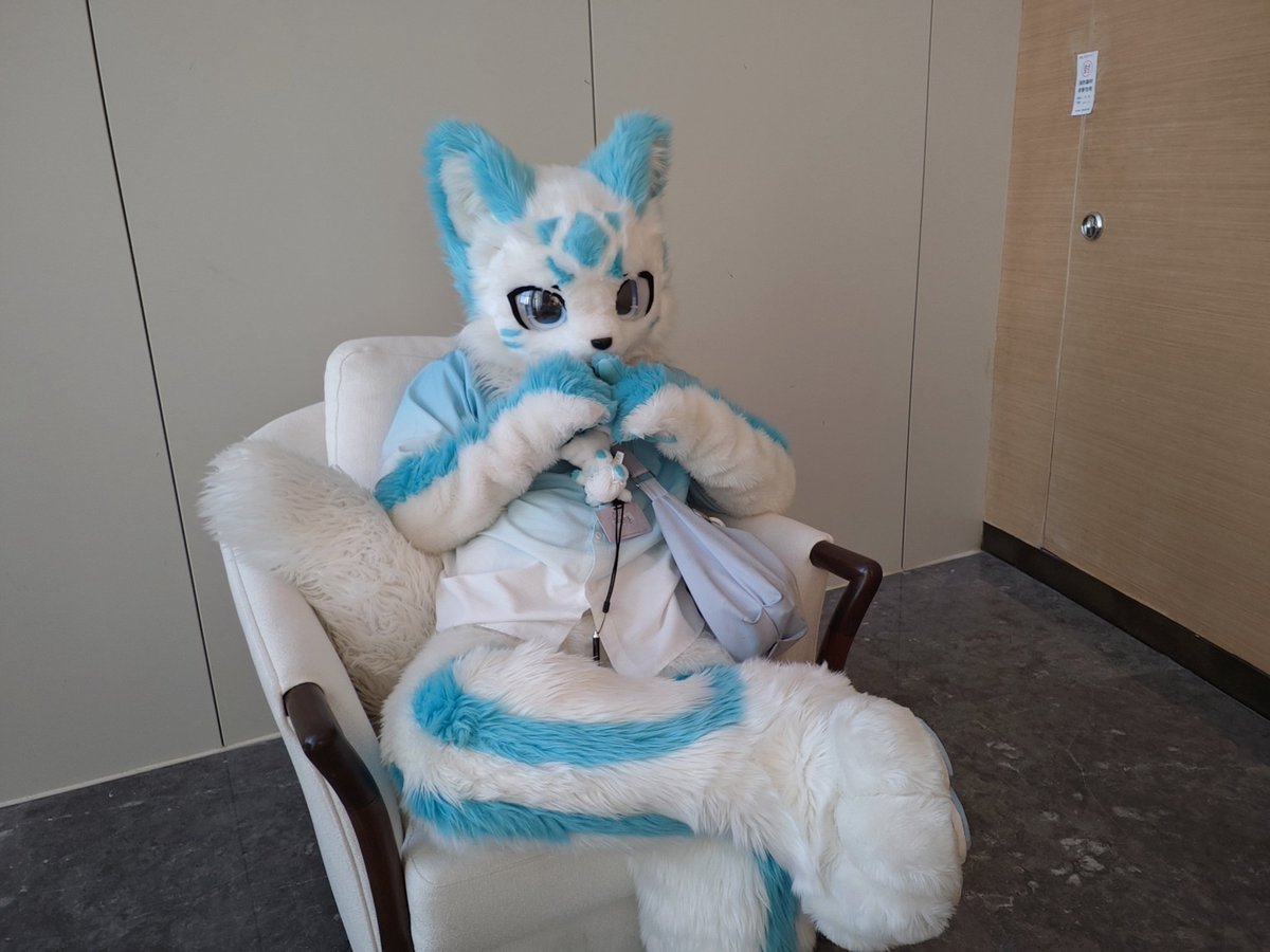 AminoBatlog's tweet photo. #FursuitFriday 
Alright, say ur wish

🐺: me
📸: me

I ll be so happy if im able to get more than 0 likes~ xddd https://t.co/p1kLFMP5rn
