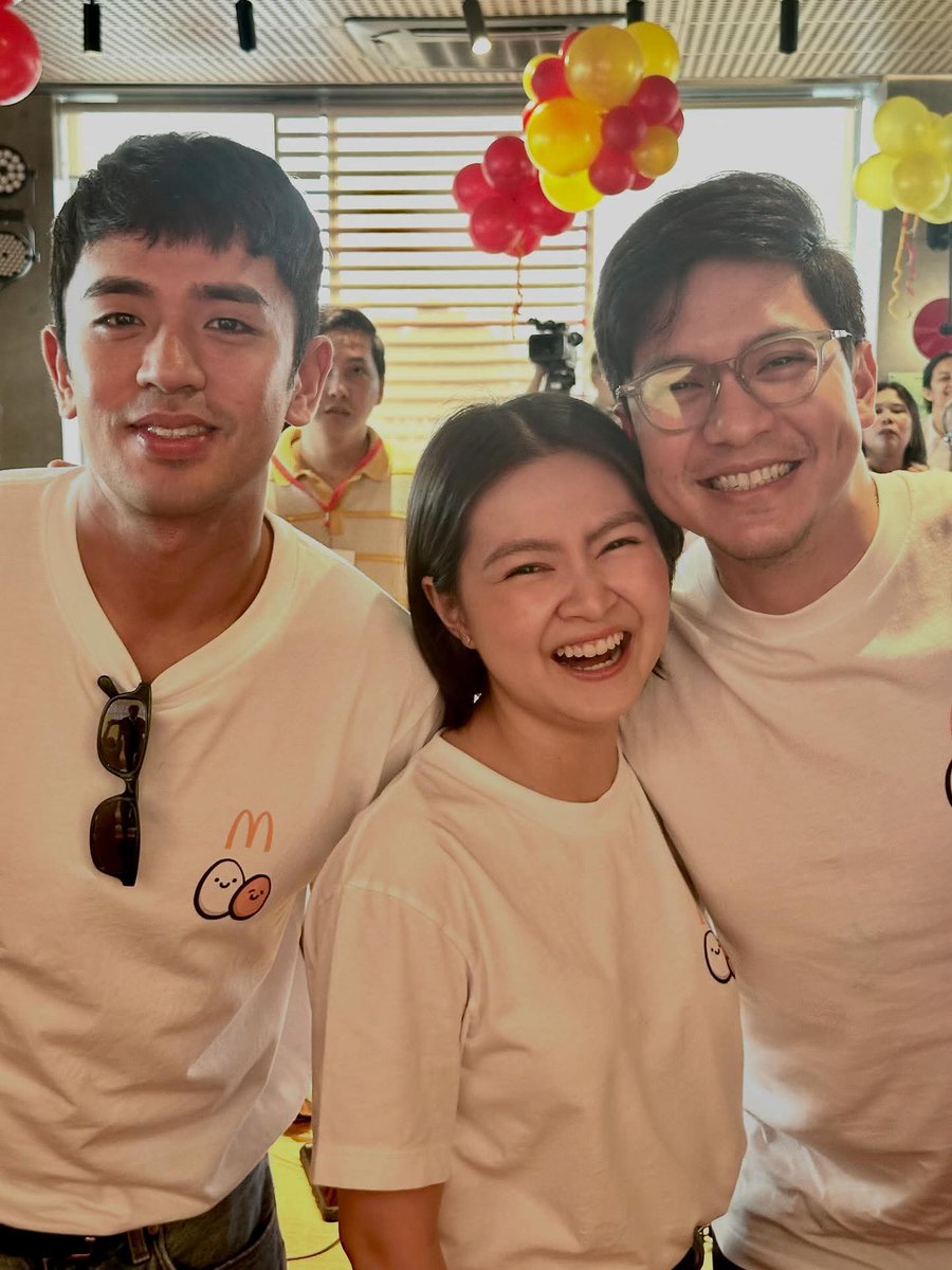 Hiroshi, Adelina and Eduardo in another universe. 🥹

📸 Sparkle

#McdoEggDay
<a href="/davidlicauco/">David Licauco</a> <a href="/dealwithBARBIE/">Barbie Forteza</a> <a href="/aldenrichards02/">Alden Richards</a>