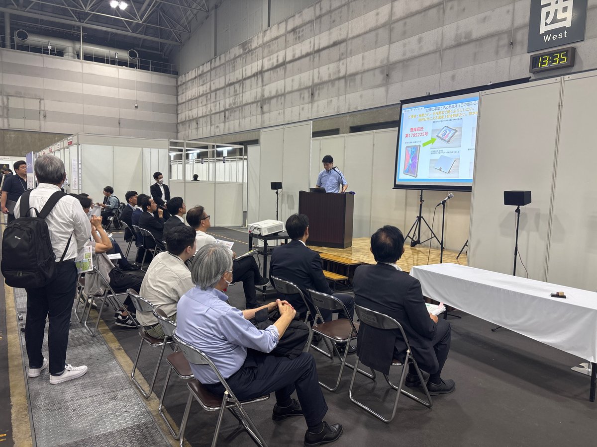 本日は【しんきんビジネスフェア2025】に出展しています。プレゼンのステージでは、ありがたい事にほぼ満席に🈵✨ビジネスフェアは17:00までとなります。ぜひ【I 23】ブースまでお越しください😊
 #企業公式つぶやき部 #企業公式相互フォロー #ビジネスフェア2025 #しんきんビジネスフェア2025