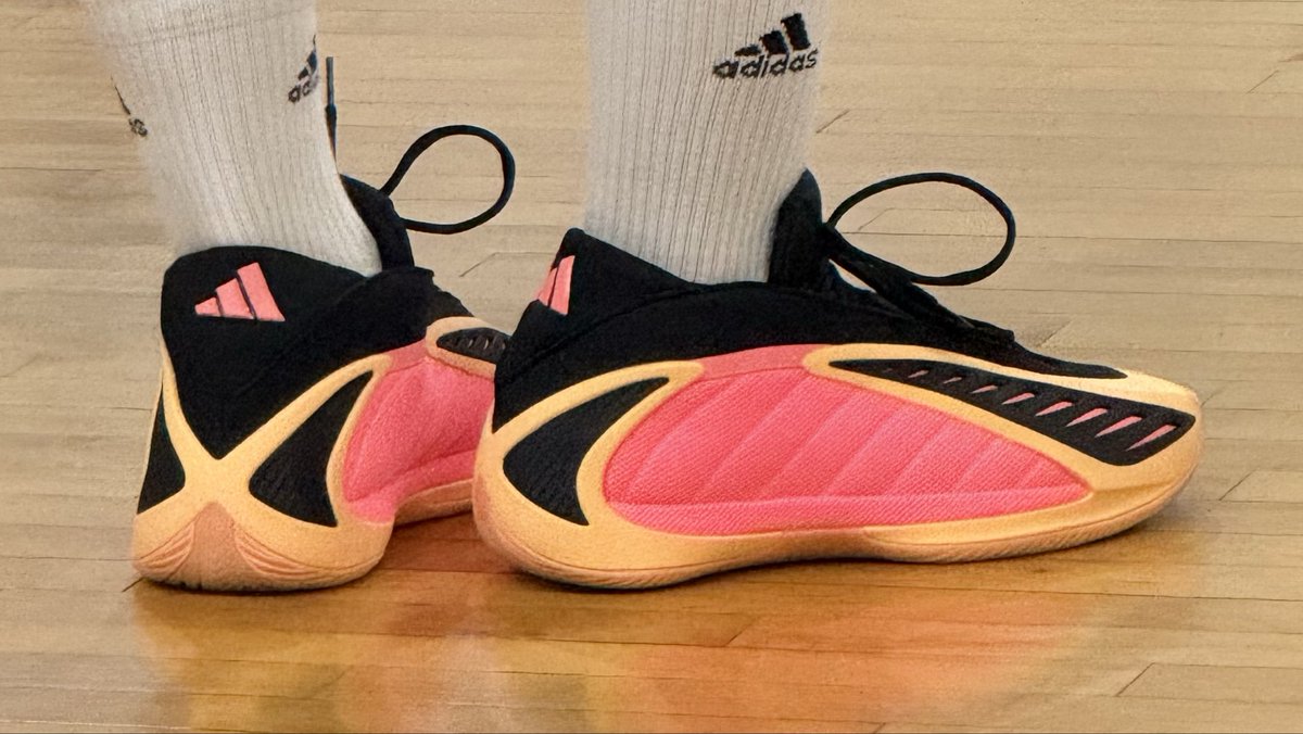 johnmarkdg_'s tweet image. STRIPES ON DISPLAY ⛹️‍♂️

NBA star Anthony Edwards’ adidas AE2 is worn by all 30 campers of the NBTC 30 Elite Camp at the Inspire Sports Academy. 

#NBTC #AE2 @spinph