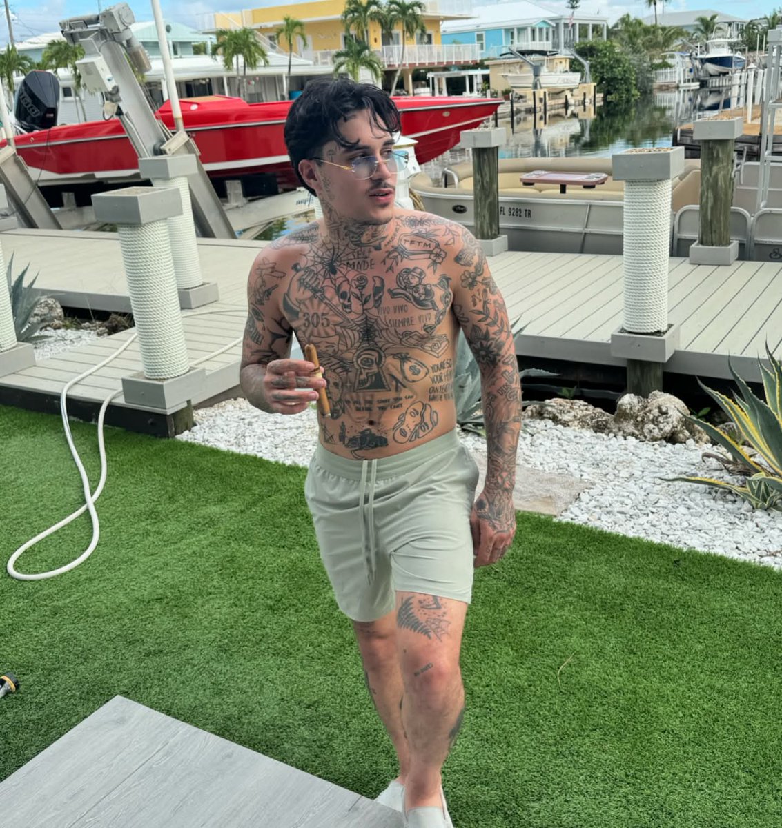 Rafaelmieletat's tweet photo. Tattoo Artist in Fort Lauderdale Miami 
#viral #tatooartist #อิงล็อต https://t.co/RiwFMyKvpb