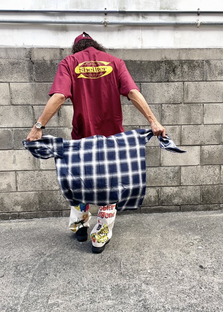 shellter098's tweet photo. ✈️🛣️🌏

TOMASON氏直筆のMONSTERたちを全面に配したワイドパンツ✍️
セットアップでの着用にも👌
是非お手に取って見てみて下さいね♪

#沖縄
#shellter
#シェルター
#沖縄ローカル 
#沖縄土産 
#沖縄セレクトショップ
#okinawa
#japan
#sandals 
#allover
#shirt 
#cutsaw
#summerknits 
#duck
#swim https://t.co/H2H7hWY4O1
