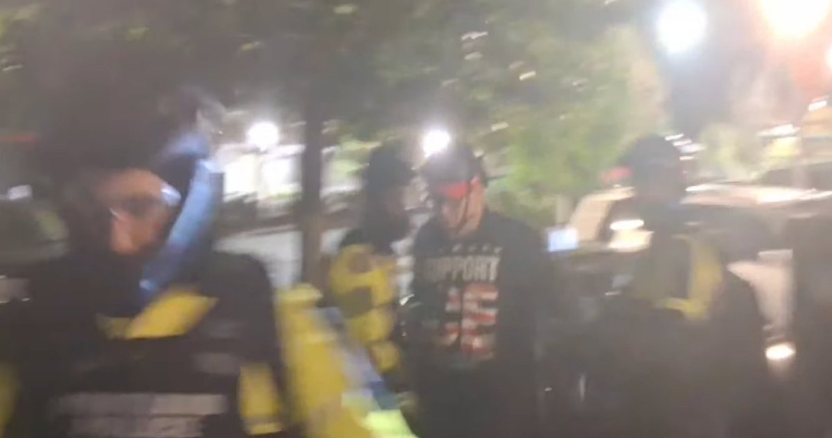 Bossmoney8444's tweet image. how it started vs how it ended up   #portland #ice #protest #maga #cult