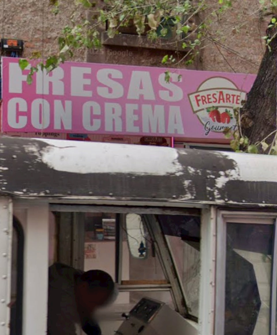 amarilloalarcon's tweet image. ‼️ Héctor Hinojosa Viña, de 56 años, se metió a 
#Robar al local 
“FresArte”
En la col. #RomaNorte 
Se llevaba 4 mil varos 
Lo detienen y 
la #Policia 
 que TIENE 10 INGRESOS A LA #Carcel 

Va por 11ª vez al BOTE ‼️