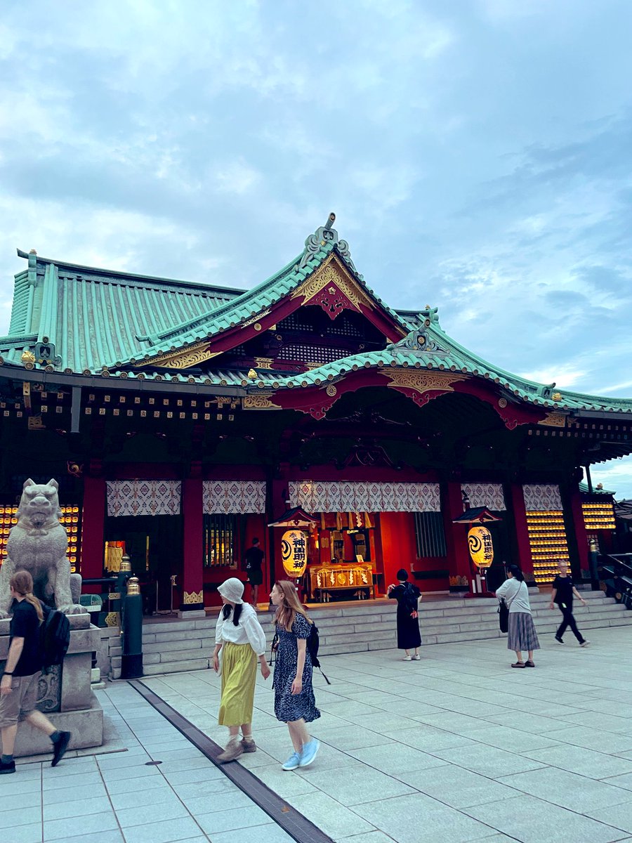 doubletree_kazu's tweet photo. 夕方の神田明神⛩️✨落語の予約をしていて近くだったので足を伸ばしました。
参拝するとただいま！みたいな気持ちになります😆落語もとっても面白かったです！#神田明神　#神社仏閣　#立川晴の輔　#落語 https://t.co/H2M8xLoMAG