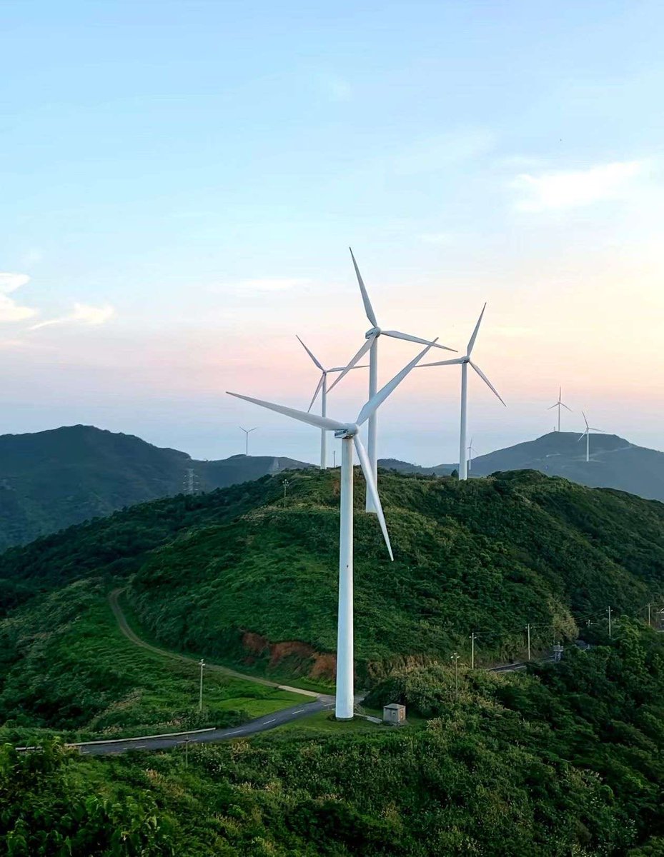 Beilun_media's tweet image. #Wake up early, climb the #mountain, #breathe in the fresh #air, and start a #beautiful day. #beilun