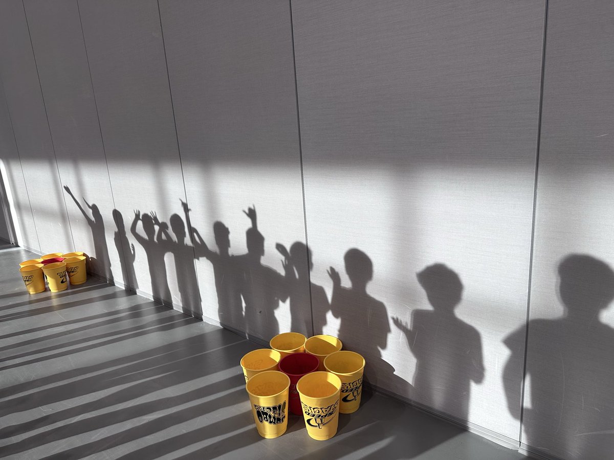 There’s about an hour during the day where the sun shines through and gives us the perfect opportunity to snap some shadow pics 🩷🧡💛💚💙💜🤍🤎