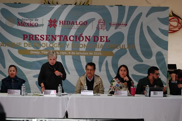 ssimey's tweet photo. La 4T se construye en el territorio y con la gente. En #Hidalgo la Sria. @AliciaBarcena de la @SEMARNAT_mx  y el Secretario de Gobierno @MemoOlivares_
 para dar seguimiento al #PEECH. Diálogo y acción para sanar nuestra región. 

#SenadoraDelPueblo https://t.co/04zVIBYd1q