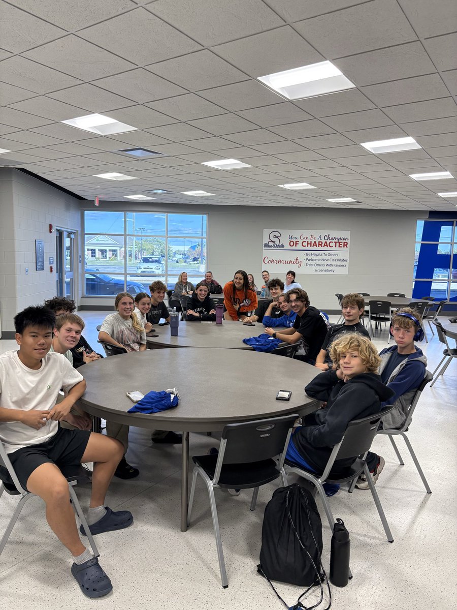 Thank you to our wonderful families for their unwavering support and tremendous dedication to the cross country program (and the delicious team dinners!)!! 🍝 We truly do appreciate YOU!! 😍 <a href="/sfieldathletics/">Springfield Athletics</a> <a href="/AllThingsBluSF/">Springfield School District</a>