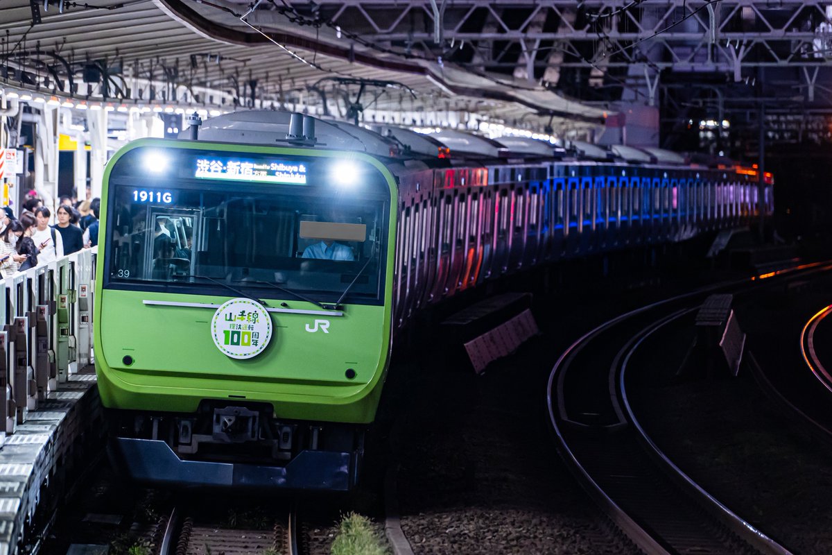 2025/10.9/Thus.
11G〚運〛山手線 外回り
トウ39編成 山手線環状運転100周年HM掲出
待ちに待った103系ラッピングの山手線を撮影することが出来ました。代々木の方々ご協力ありがとうございました！撮影地各位お疲れ様でした。