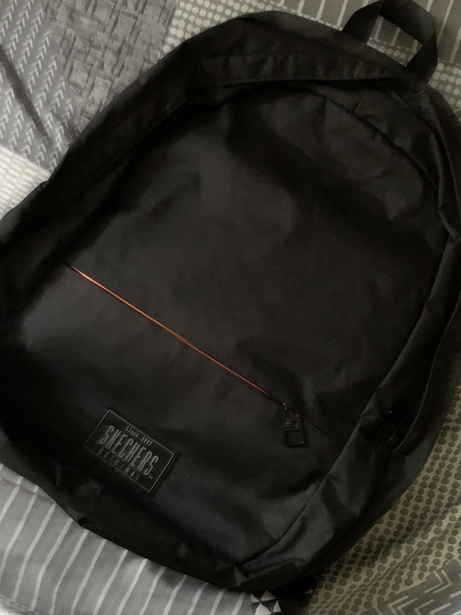 4rabeloved's tweet photo. #WTS ransel skechers 90k only, no minus pls ayo beli aku BU bgt https://t.co/sSroyzgu97