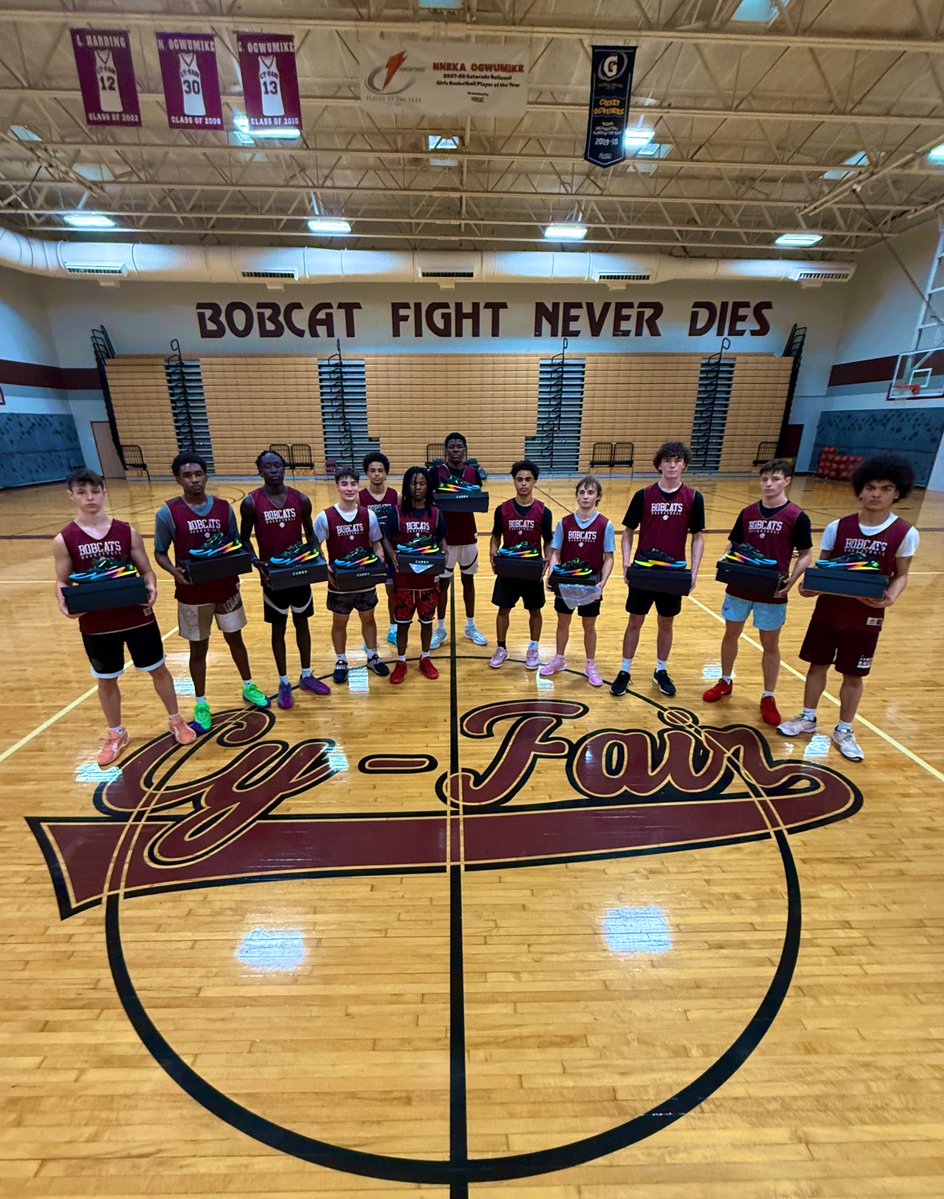 CyFair Men’s Basketball (@cyfairmbb) on Twitter photo The team received an amazing gift today❗️Special thanks to <a href="/swipathefox/">De'Aaron Fox</a> UA and Coach O of IFNCypress for the gesture towards Cy-Fair Basketball and CFISD! 
#NewShoesAlert #UA #BFND The team received an amazing gift today❗️Special thanks to <a href="/swipathefox/">De'Aaron Fox</a> UA and Coach O of IFNCypress for the gesture towards Cy-Fair Basketball and CFISD! 
#NewShoesAlert #UA #BFND
